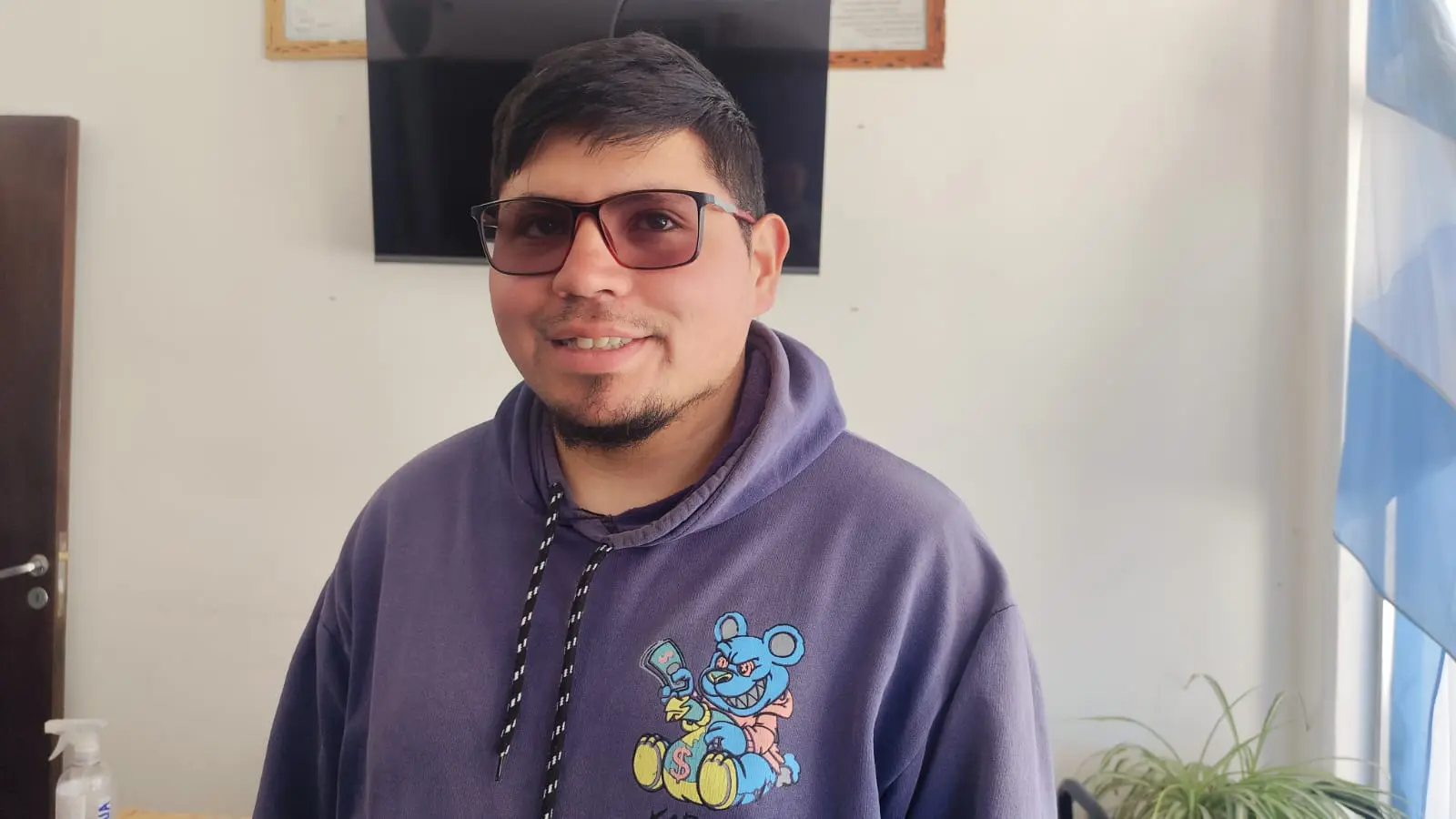 Kevin Corimayo lanza proyecto de cuchitas comunitarias para perros callejeros