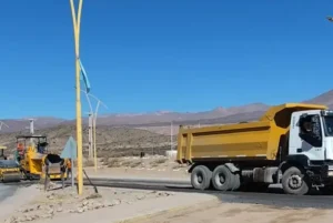 Humahuaca: avanzan los trabajos de repavimentación en el acceso sur con un asfalto ecológico de última generación