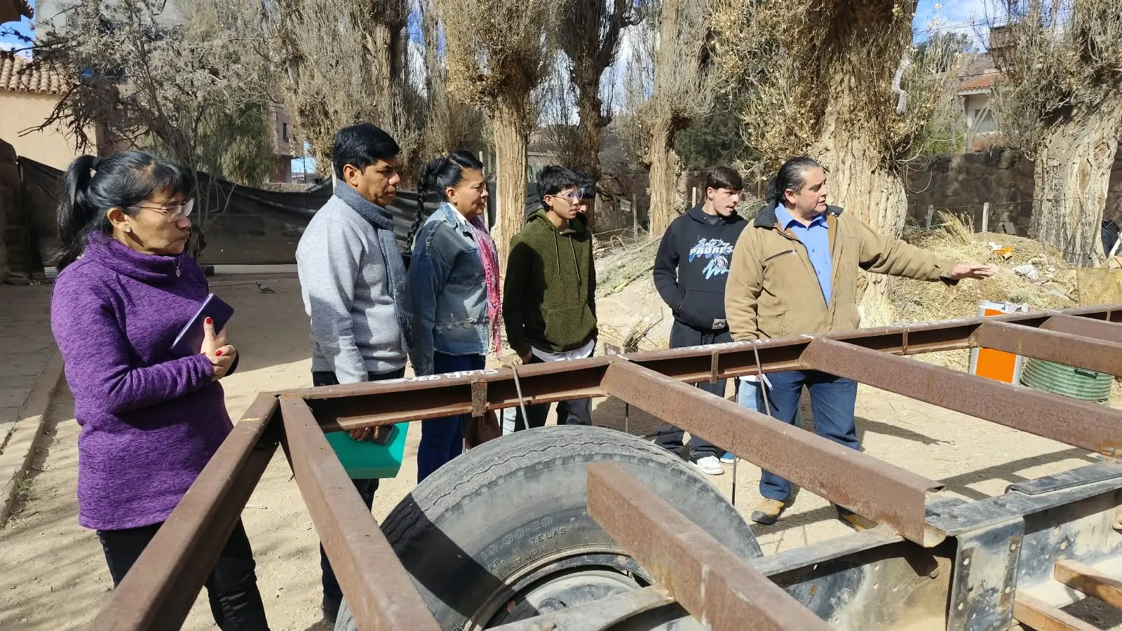 Avanza la construcción de la carroza escolar con el acompañamiento de la comunidad y autoridades