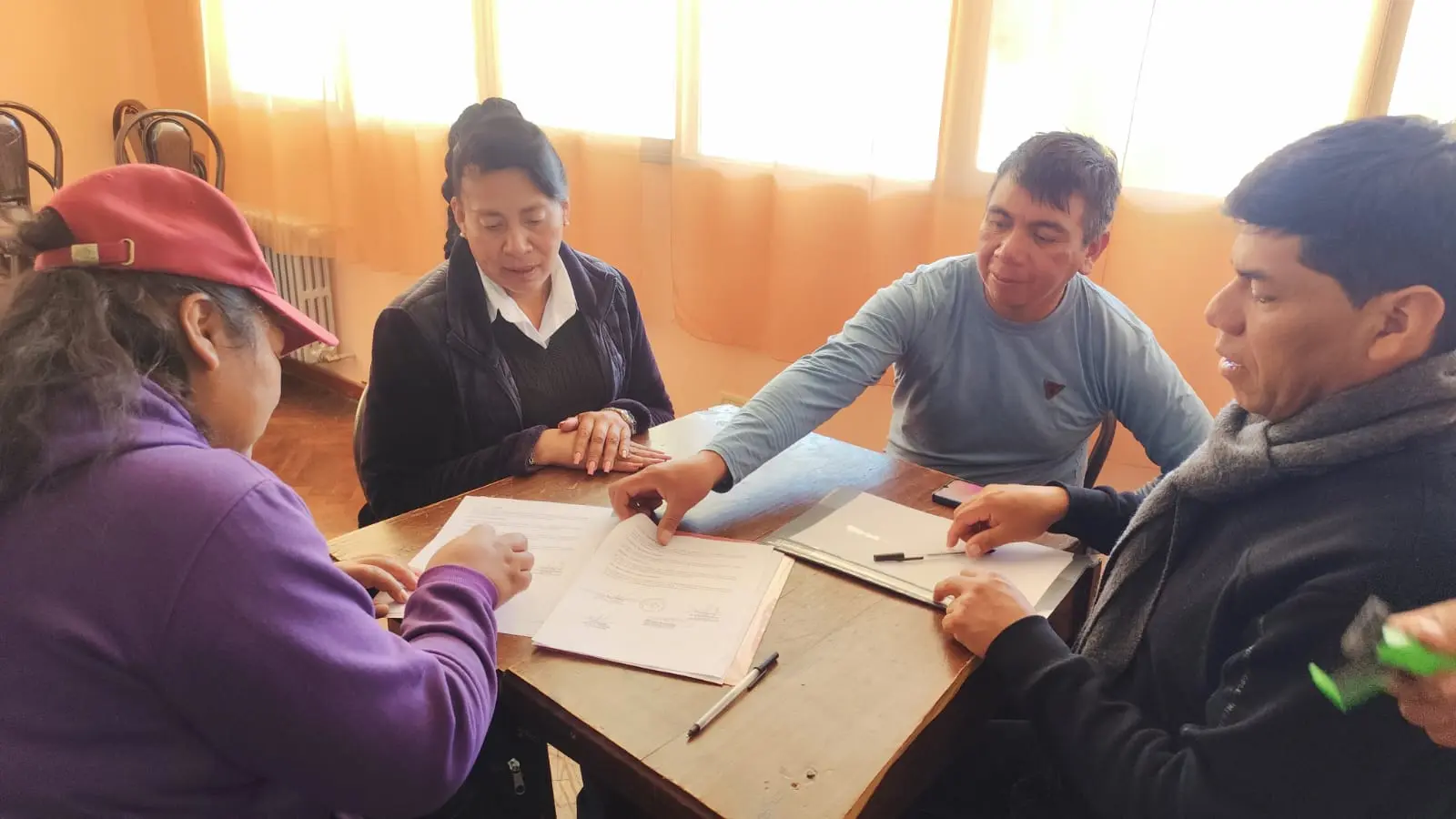 Vecinos del barrio Pedro Olmedo trabajarán junto al municipio en la construcción de cordón cuneta